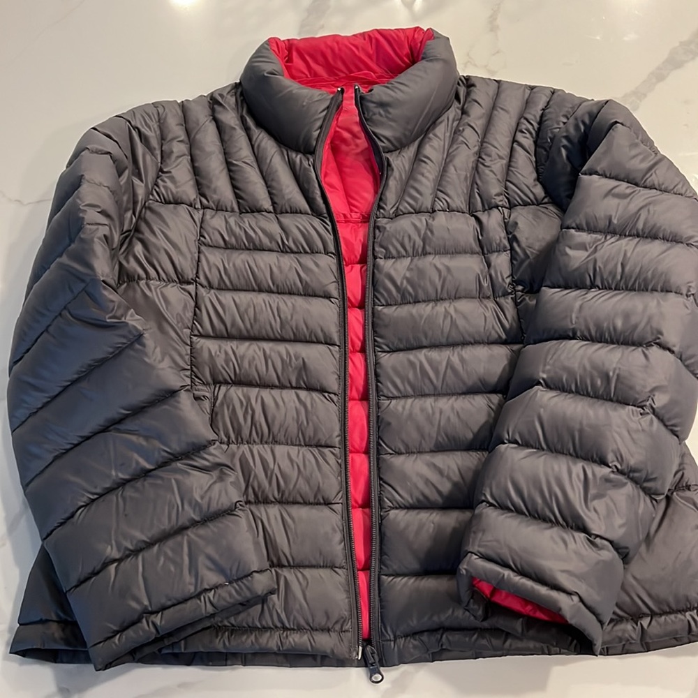 Bernardo Goose Down Gray and Hot Pink Lightweight Puffer Jacket. Size XL.